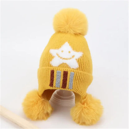 Kinder Wintermütze mit Bommel – Weiche Strickmütze aus Samt – Beanie für Jungen & Mädchen mit Ohrenschutz – warm & süß – 3–8 Jahre