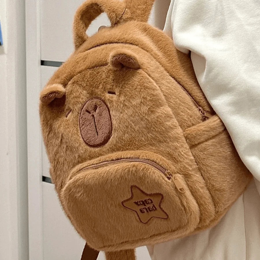 Capybara Plüsch-Rucksack 33 cm – Kawaii Mini-Rucksack & Kuscheltier für Kinder & Teenager