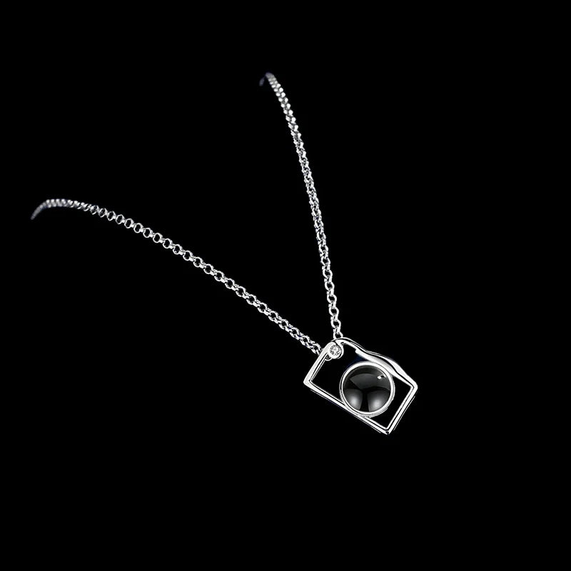 Personalisierte Foto-Projektionskette mit Kamera-Anhänger – Edelstahl Halskette mit Bild – Geschenkidee 2025