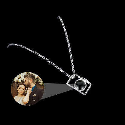 Personalisierte Foto-Projektionskette mit Kamera-Anhänger – Edelstahl Halskette mit Bild – Geschenkidee 2025