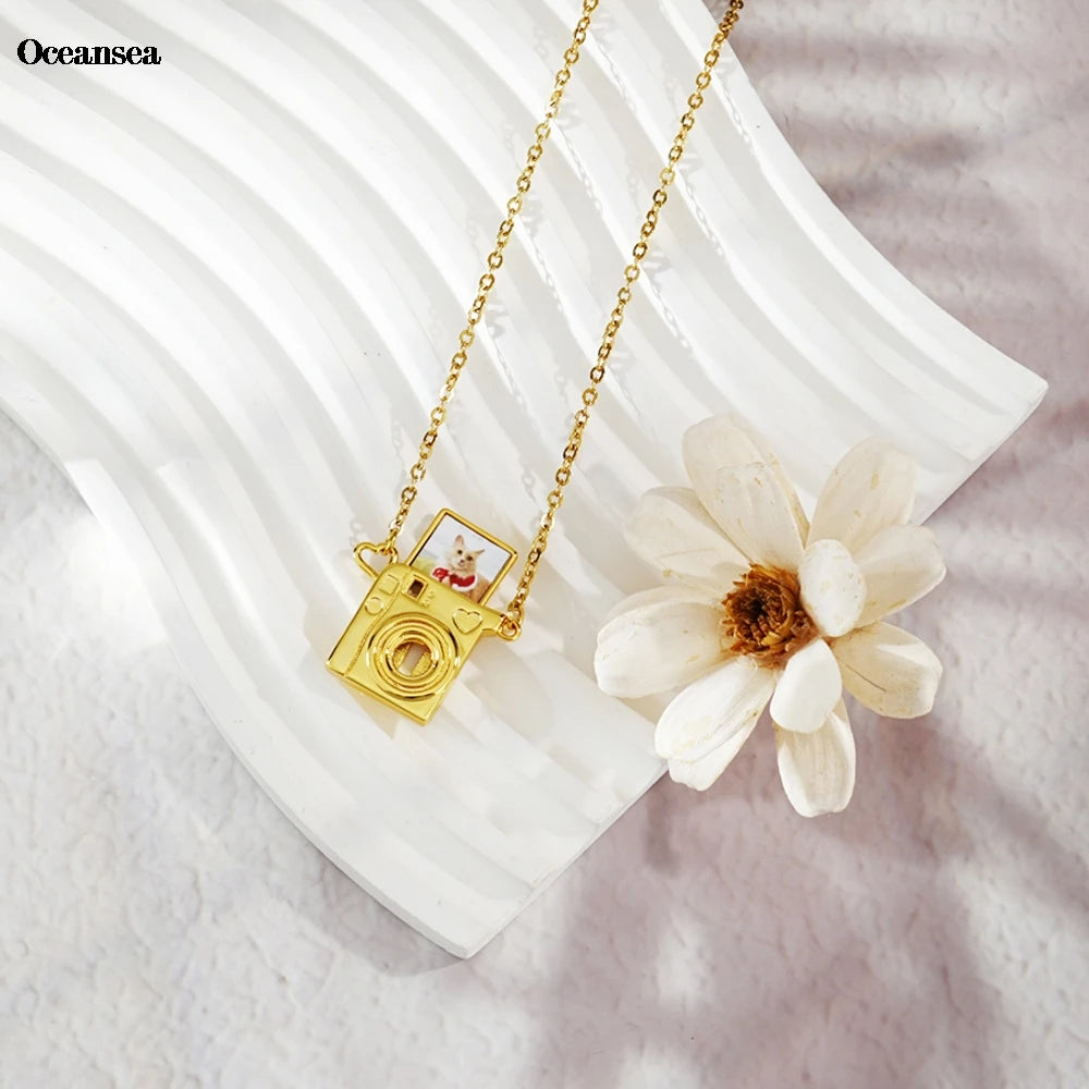 Personalisierte Foto-Projektionskette mit Kamera-Anhänger – Edelstahl Halskette mit Bild – Geschenkidee 2025