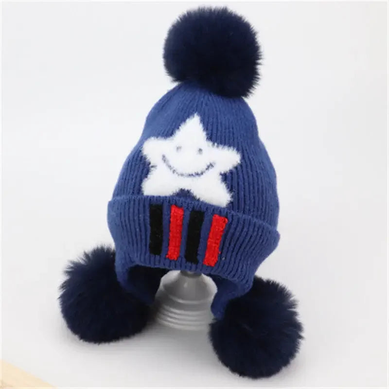 Kinder Wintermütze mit Bommel – Weiche Strickmütze aus Samt – Beanie für Jungen & Mädchen mit Ohrenschutz – warm & süß – 3–8 Jahre