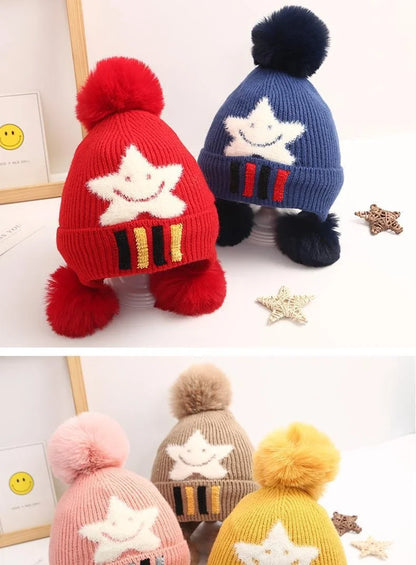 Kinder Wintermütze mit Bommel – Weiche Strickmütze aus Samt – Beanie für Jungen & Mädchen mit Ohrenschutz – warm & süß – 3–8 Jahre