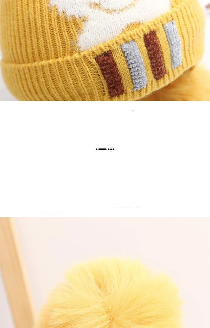 Kinder Wintermütze mit Bommel – Weiche Strickmütze aus Samt – Beanie für Jungen & Mädchen mit Ohrenschutz – warm & süß – 3–8 Jahre