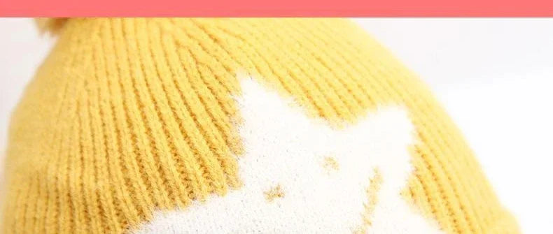 Kinder Wintermütze mit Bommel – Weiche Strickmütze aus Samt – Beanie für Jungen & Mädchen mit Ohrenschutz – warm & süß – 3–8 Jahre